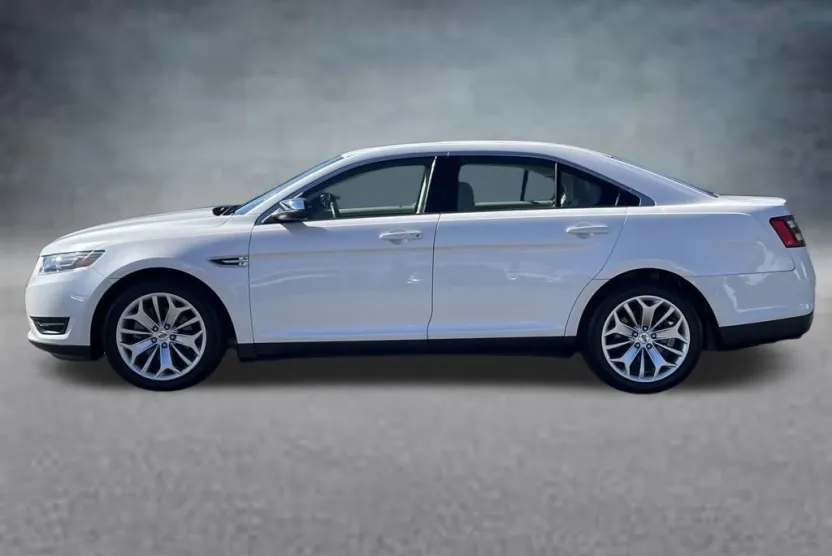 2019 Ford Taurus Limited photo 1