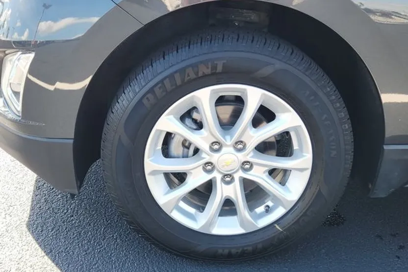 2019 Chevrolet Equinox LT photo 1