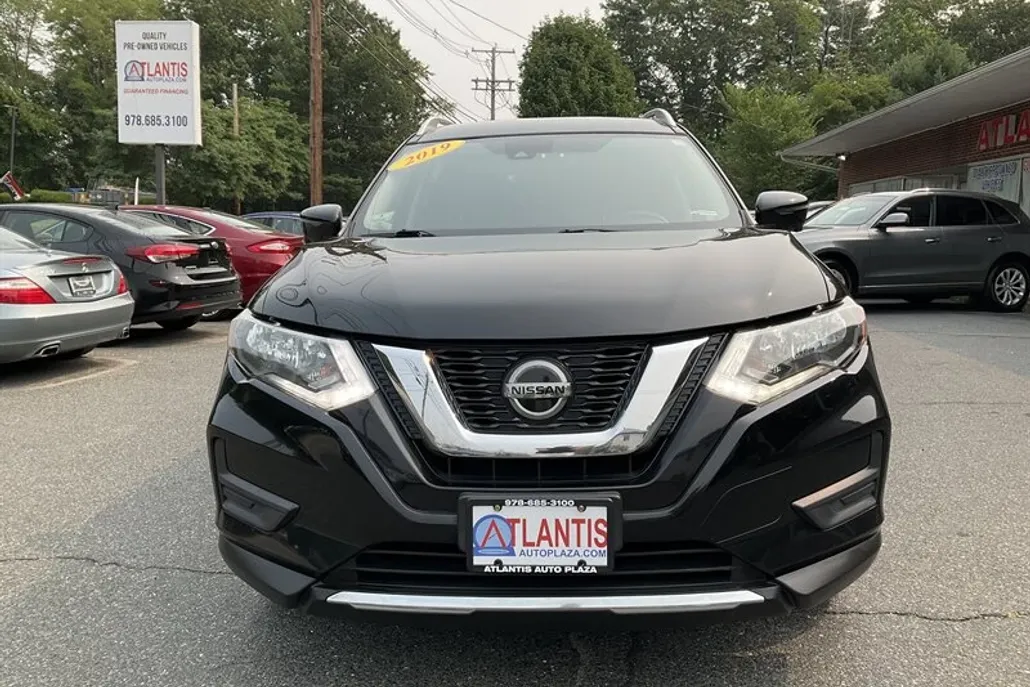 2019 Nissan Rogue SV photo 1