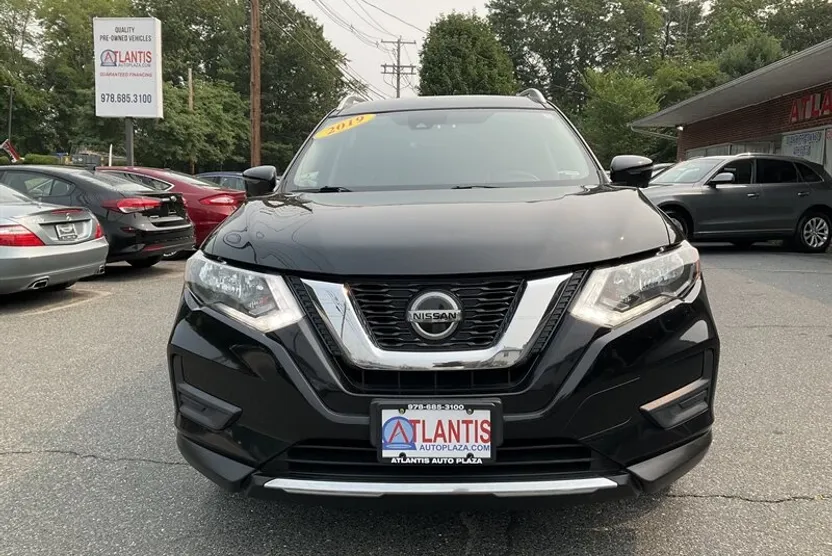2019 Nissan Rogue SV photo 1