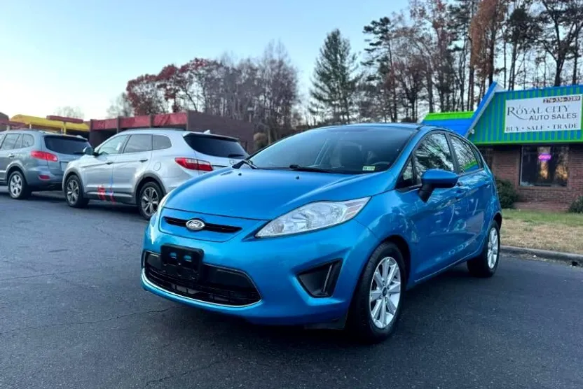 2012 Ford Fiesta SE photo 1