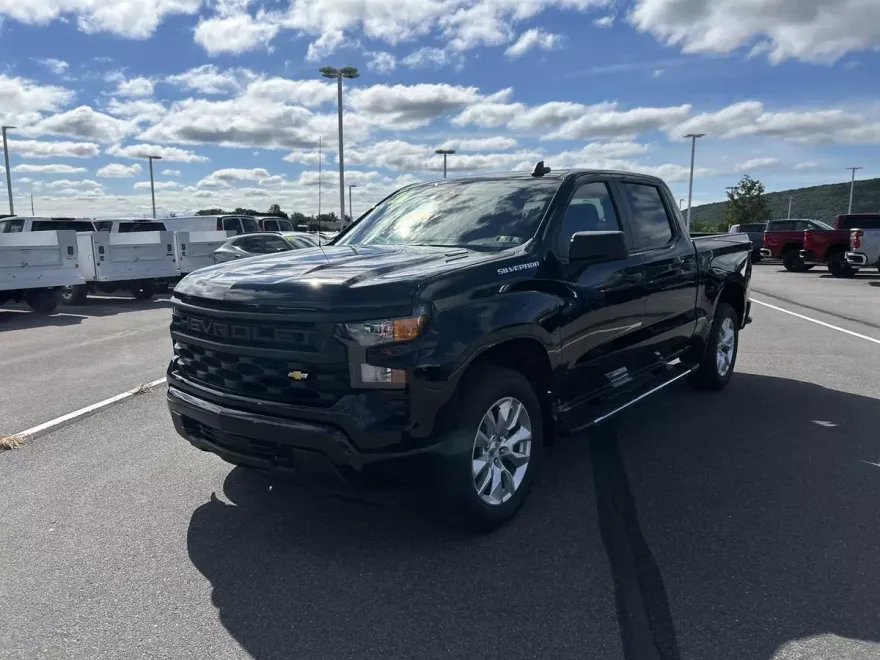 2026 Chevrolet Silverado 1500 Custom photo 1