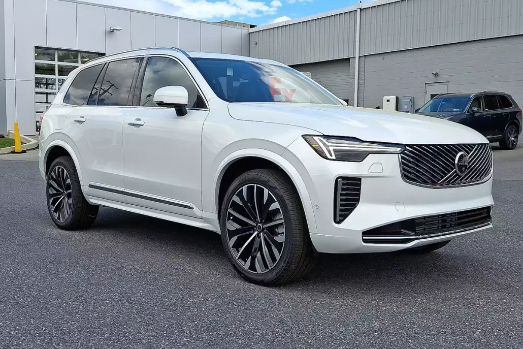 2025 Volvo XC90 T8 photo 1