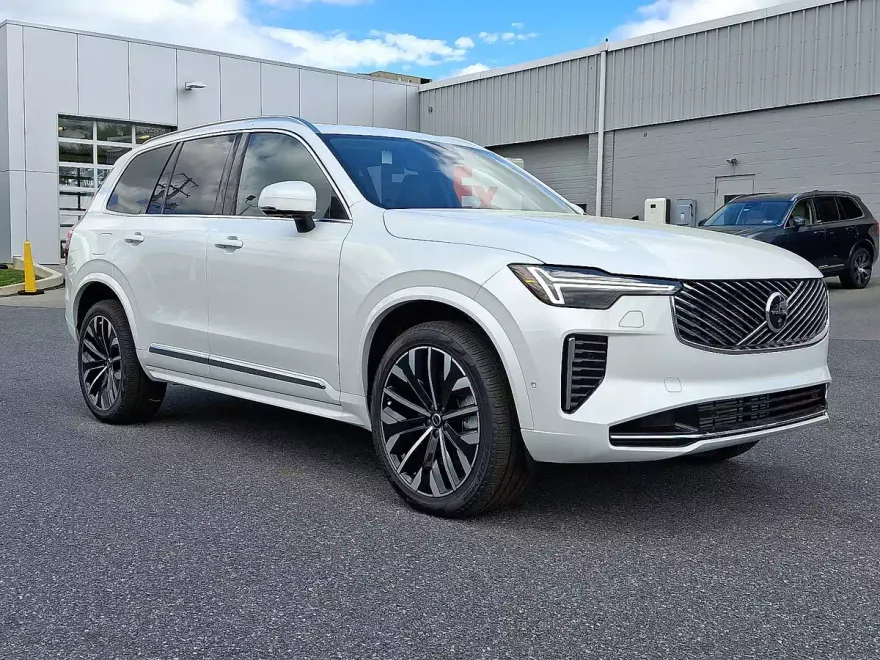 2025 Volvo XC90 T8 photo 1