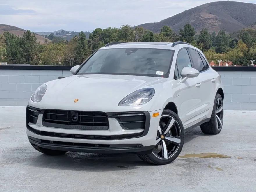 2026 Porsche Macan T photo 1
