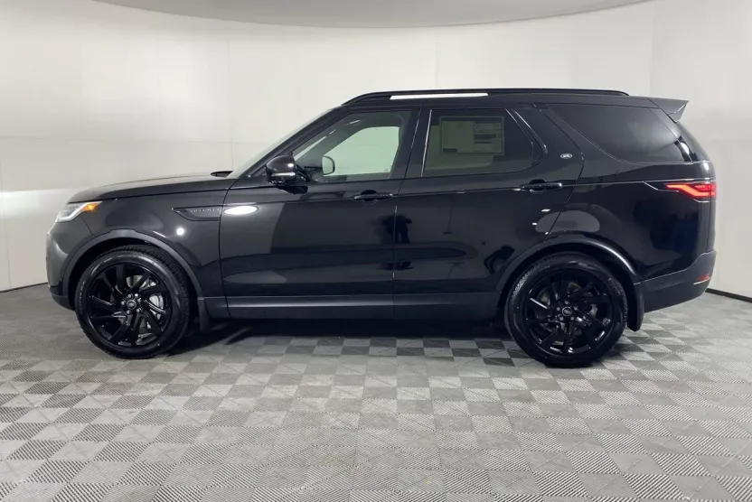 2025 Land Rover Discovery S photo 1