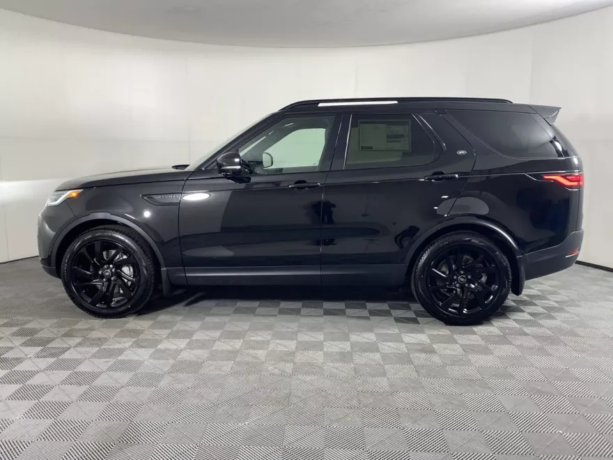 2025 Land Rover Discovery S photo 1