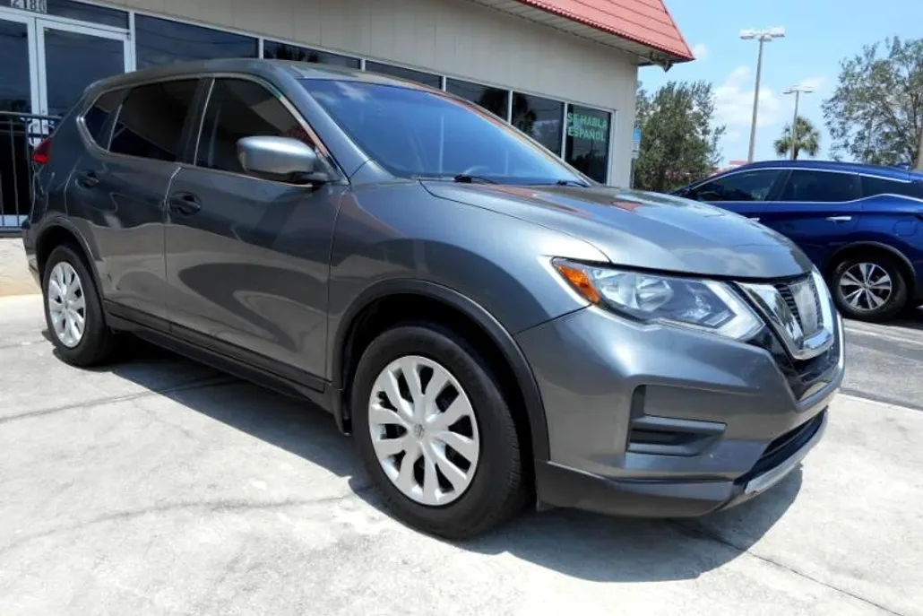 2017 Nissan Rogue S photo 1