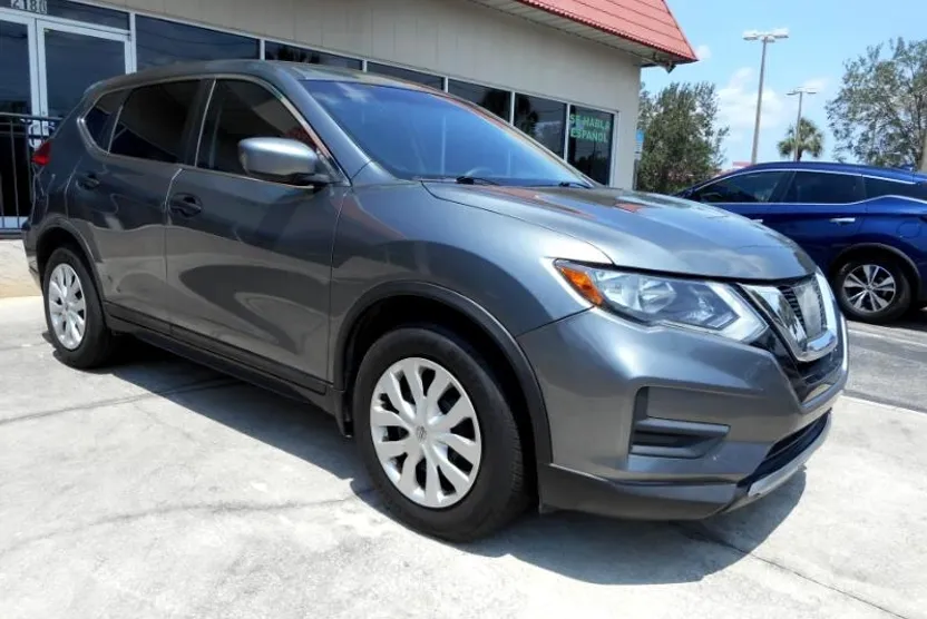 2017 Nissan Rogue S photo 1