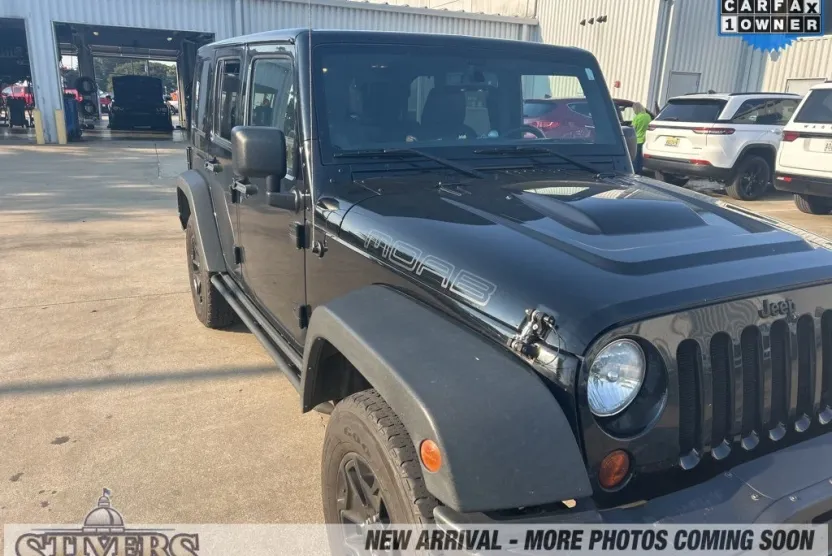 2013 Jeep Wrangler Unlimited Sahara photo 1