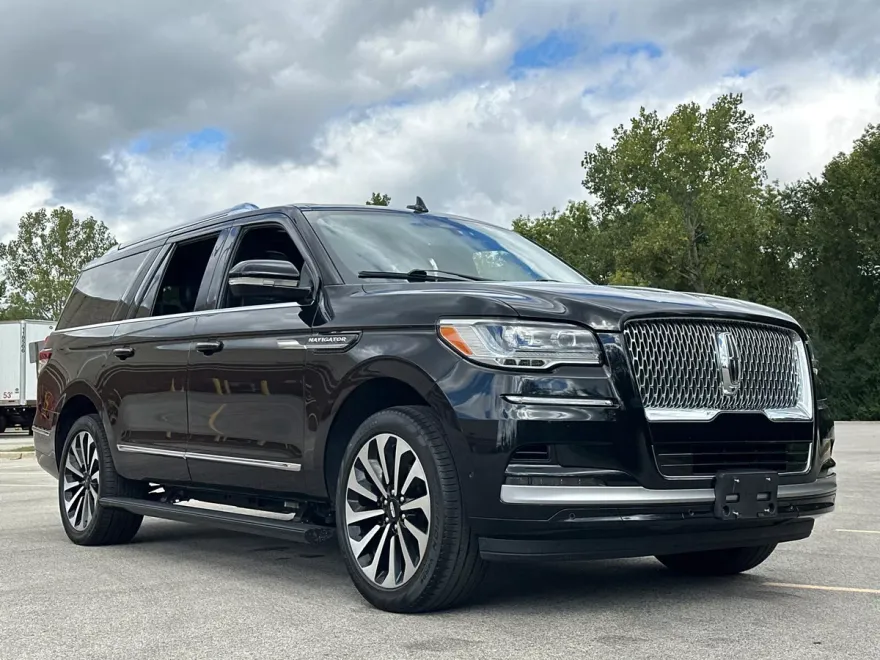 2023 Lincoln Navigator L Reserve photo 1