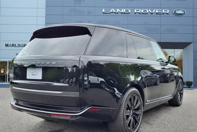 2025 Land Rover Range Rover SE photo 1