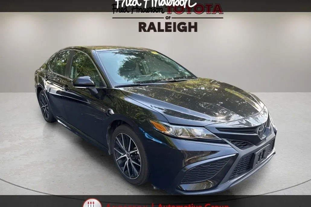 2024 Toyota Camry SE photo 1