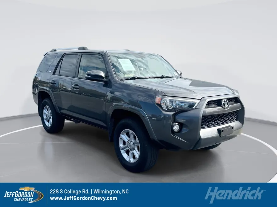 2019 Toyota 4Runner SR5 photo 1