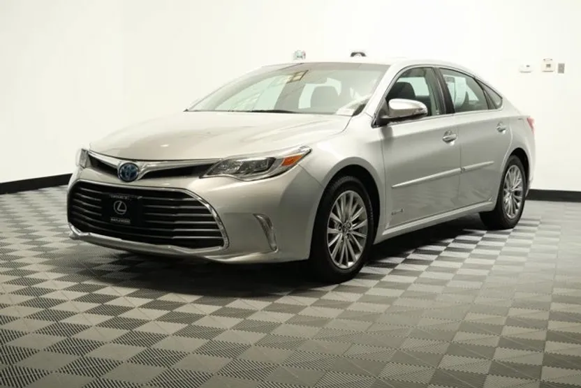 2018 Toyota Avalon Hybrid Limited photo 1