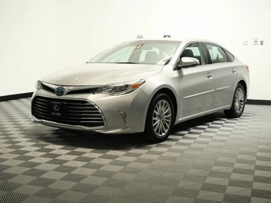 2018 Toyota Avalon Hybrid Limited photo 1