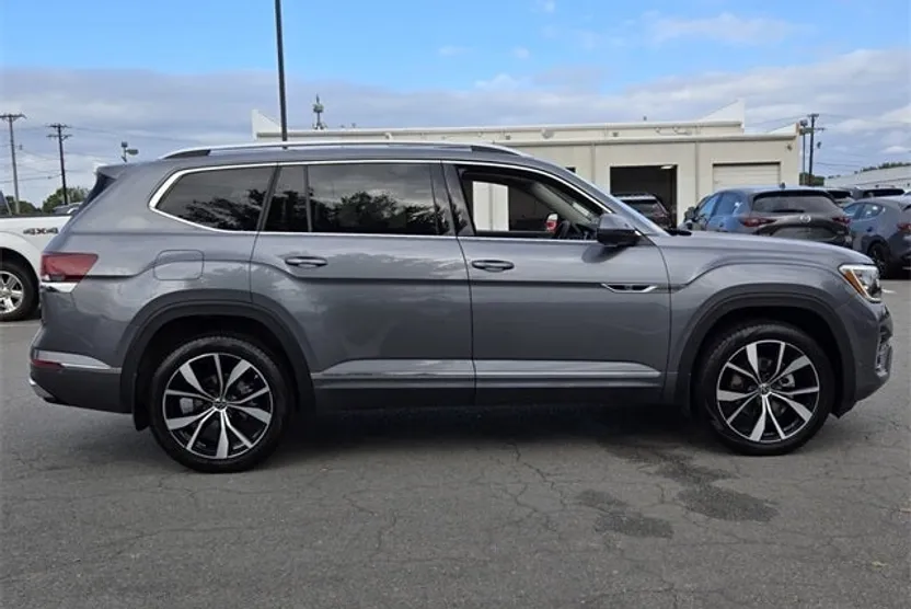 2024 Volkswagen Atlas SEL Premium R-Line photo 1