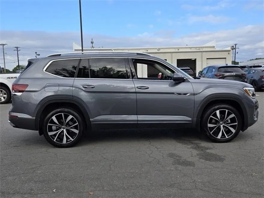 2024 Volkswagen Atlas SEL Premium R-Line photo 1