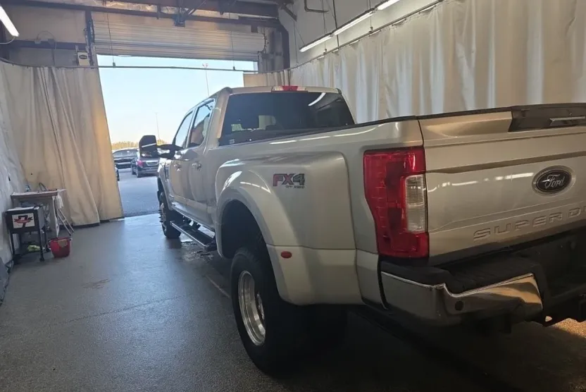 2017 Ford F-350 XLT photo 1