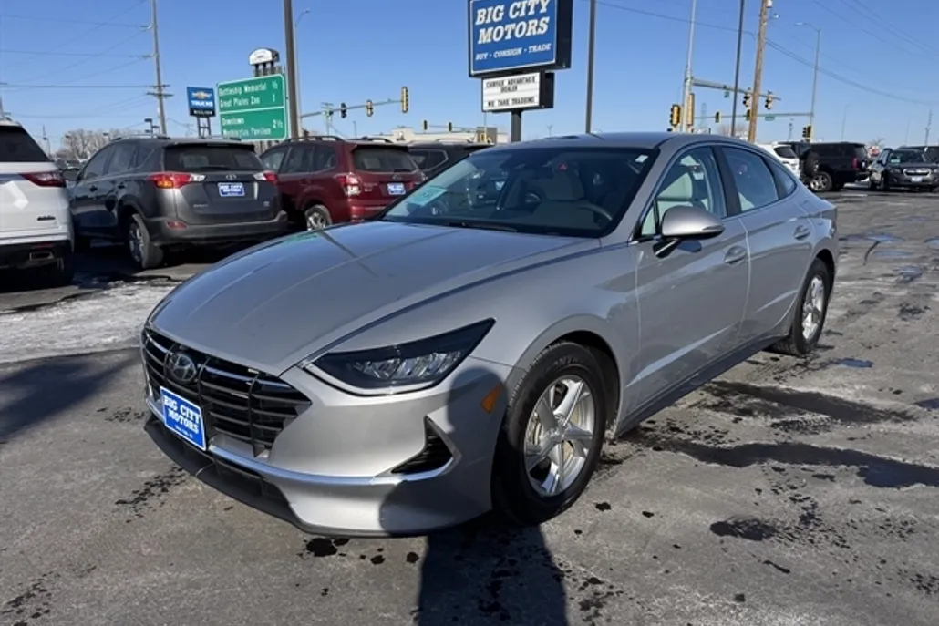 2023 Hyundai Sonata SE photo 1