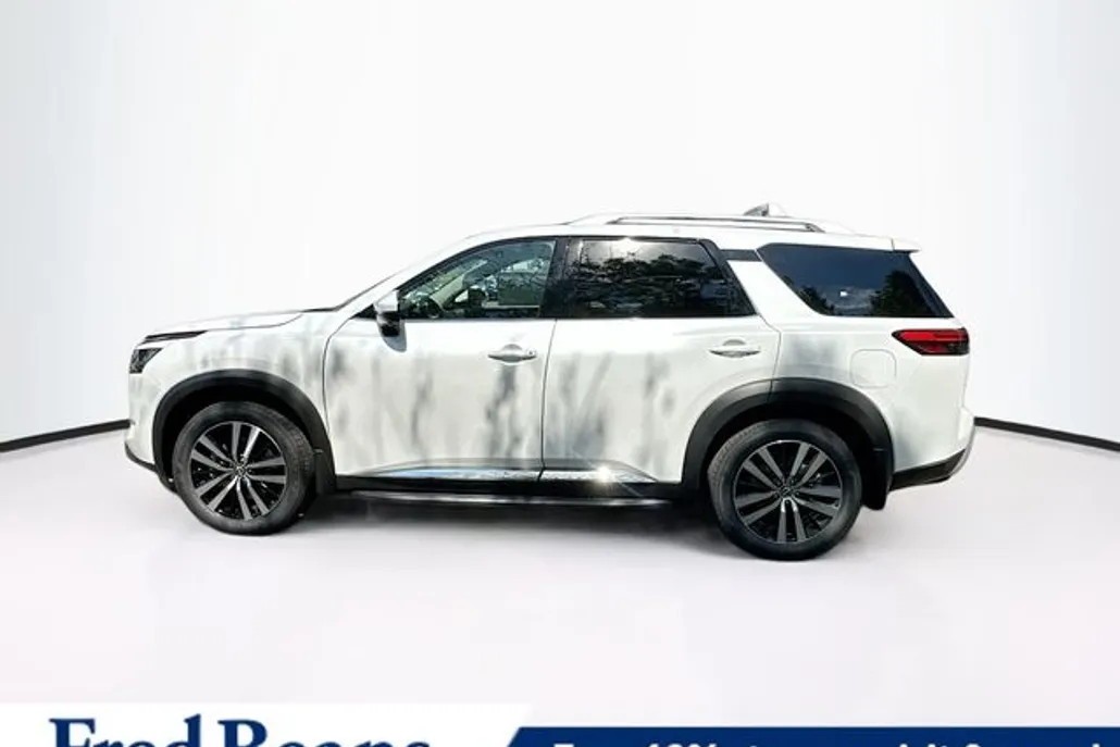 2025 Nissan Pathfinder Platinum photo 1