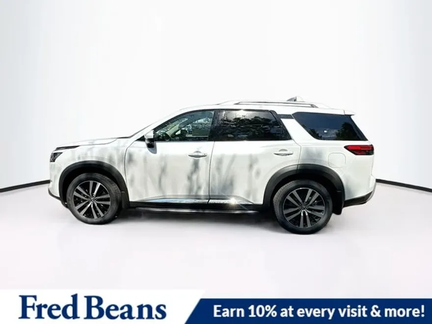 2025 Nissan Pathfinder Platinum photo 1