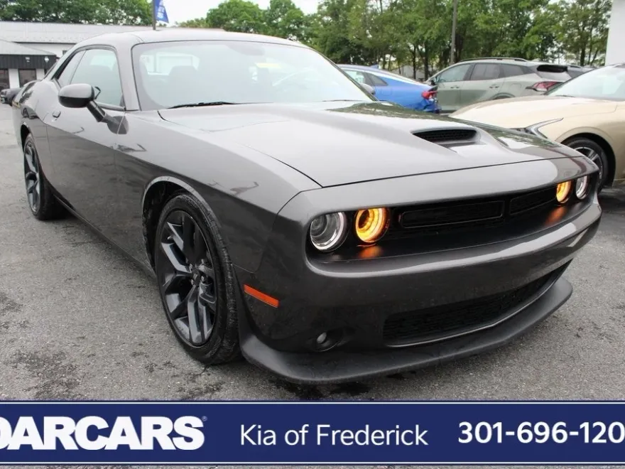 2022 Dodge Challenger GT photo 1