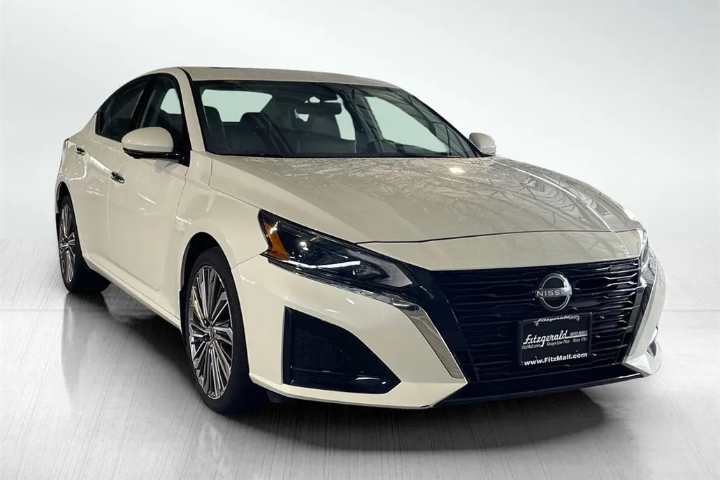 2024 Nissan Altima 2.5 SL photo 1