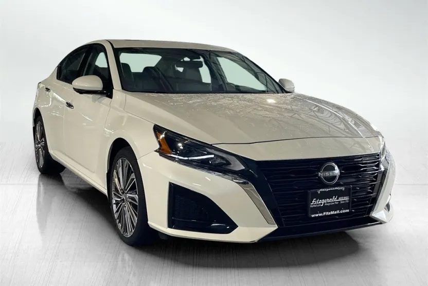 2024 Nissan Altima 2.5 SL photo 1