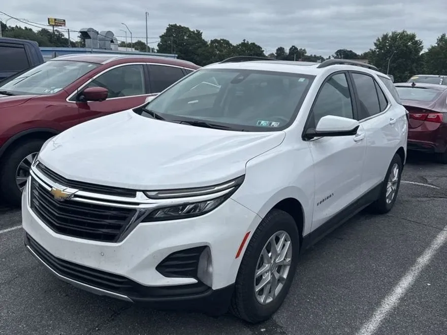 2022 Chevrolet Equinox LT photo 1