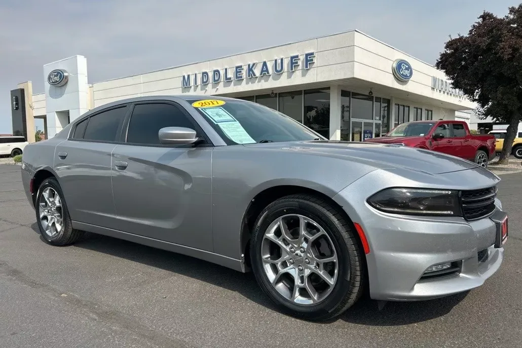 2017 Dodge Charger SXT photo 1