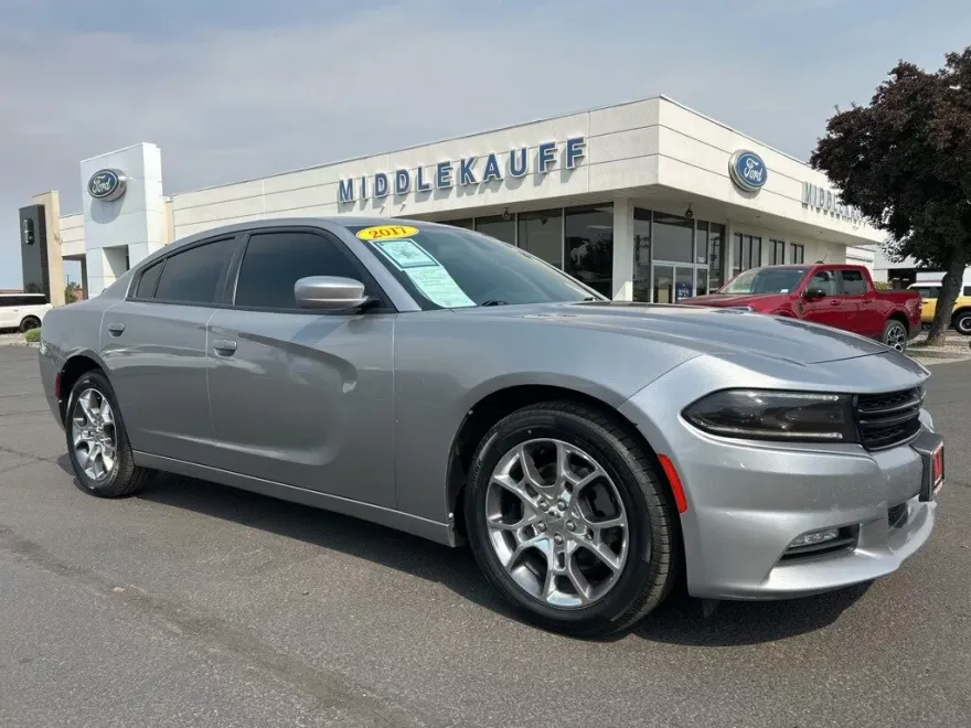 2017 Dodge Charger SXT photo 1