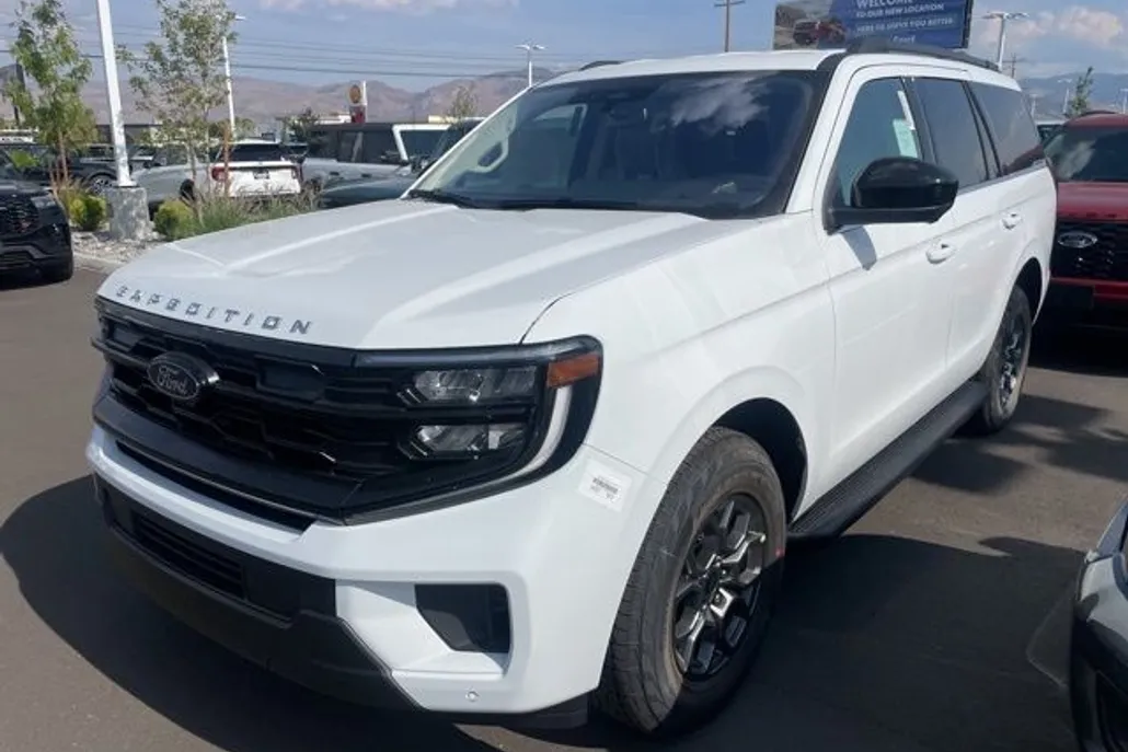 2025 Ford Expedition photo 1