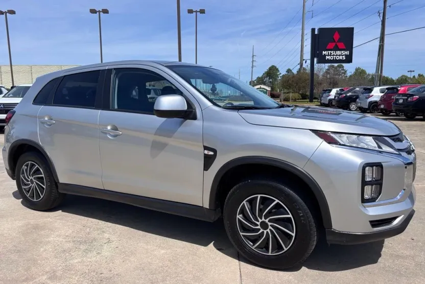 2024 Mitsubishi Outlander Sport ES photo 1