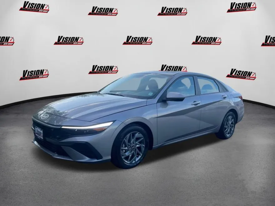 2024 Hyundai Elantra SEL photo 1