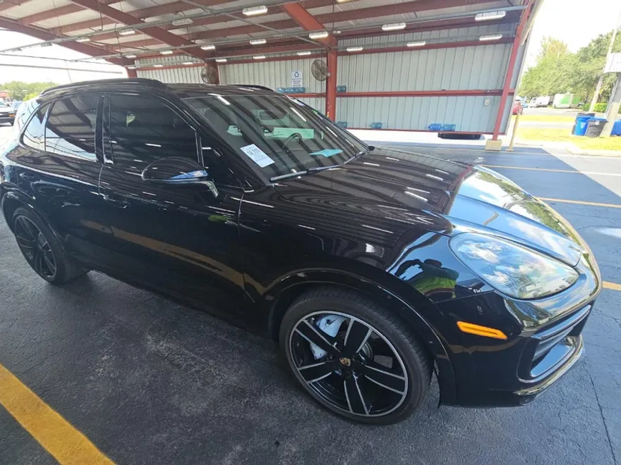 2020 Porsche Cayenne Turbo photo 1