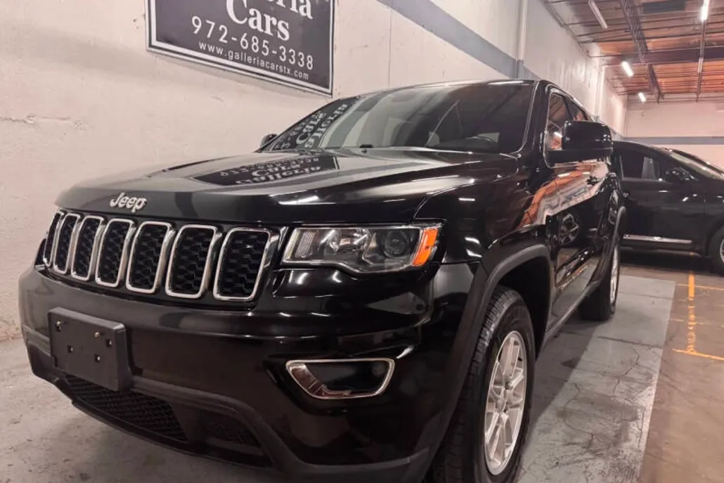 2019 Jeep Grand Cherokee Laredo photo 1