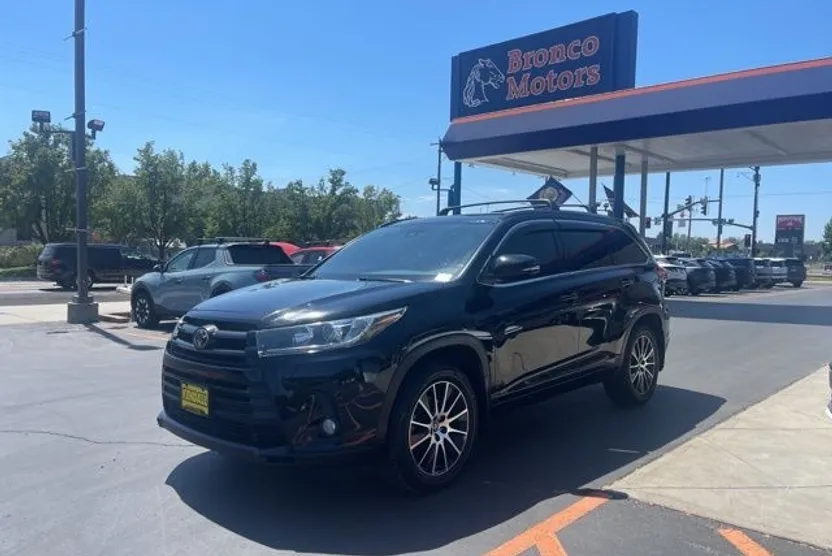 2018 Toyota Highlander SE photo 1