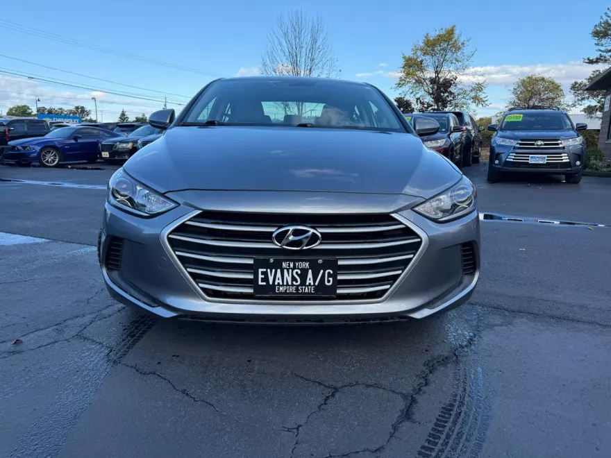 2017 Hyundai Elantra SE photo 1