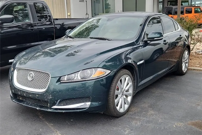 2013 Jaguar XF photo 1