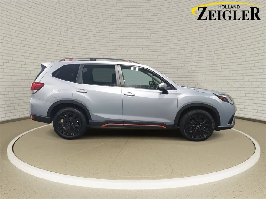 2023 Subaru Forester Sport photo 1