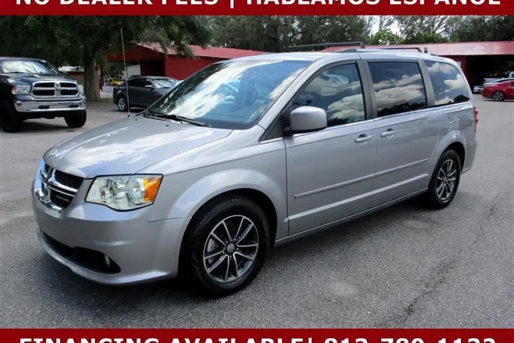 2017 Dodge Grand Caravan SXT photo 1