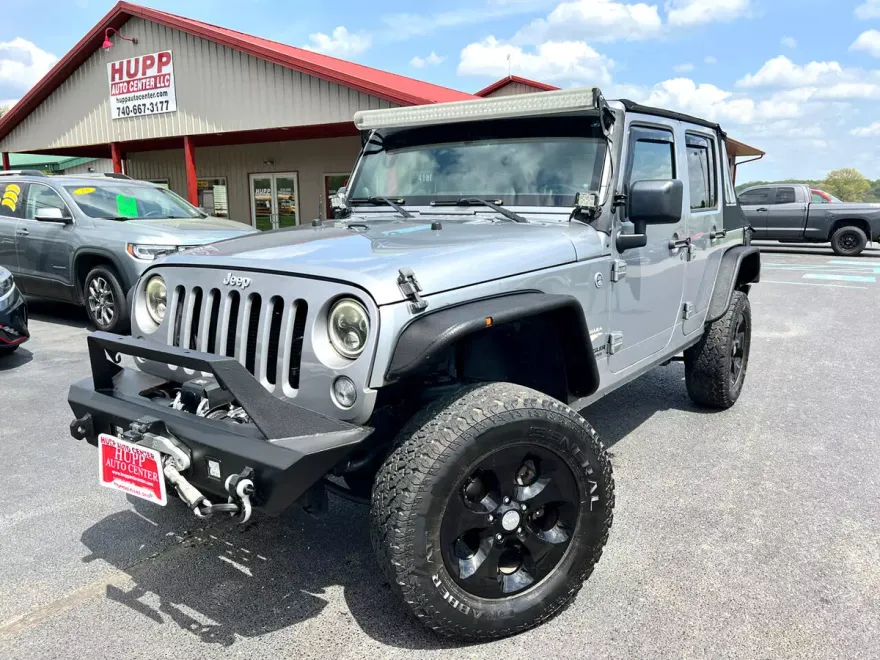 2014 Jeep Wrangler Unlimited Sahara photo 1