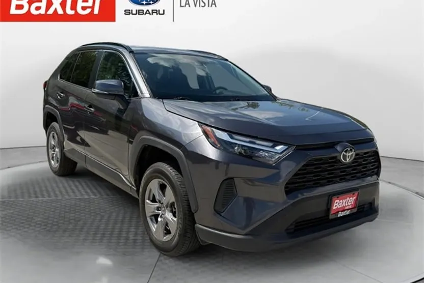 2022 Toyota RAV4 XLE photo 1