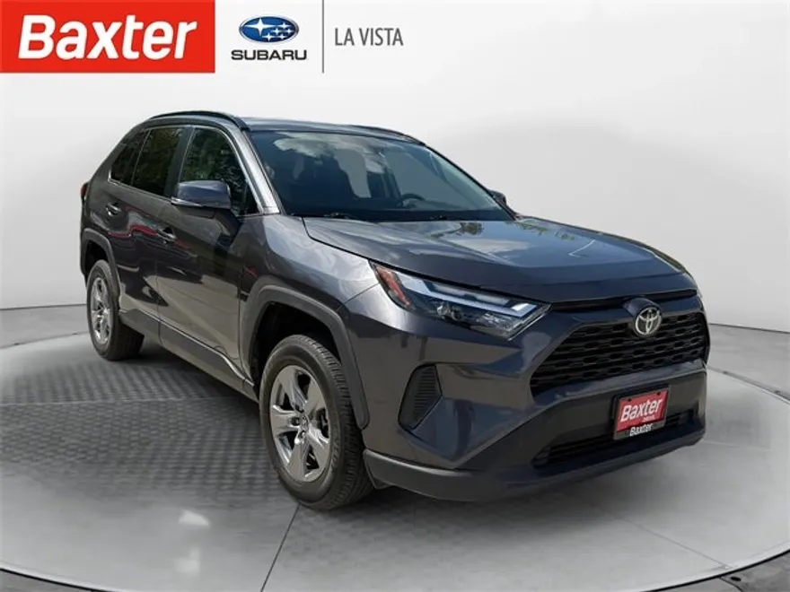 2022 Toyota RAV4 XLE photo 1