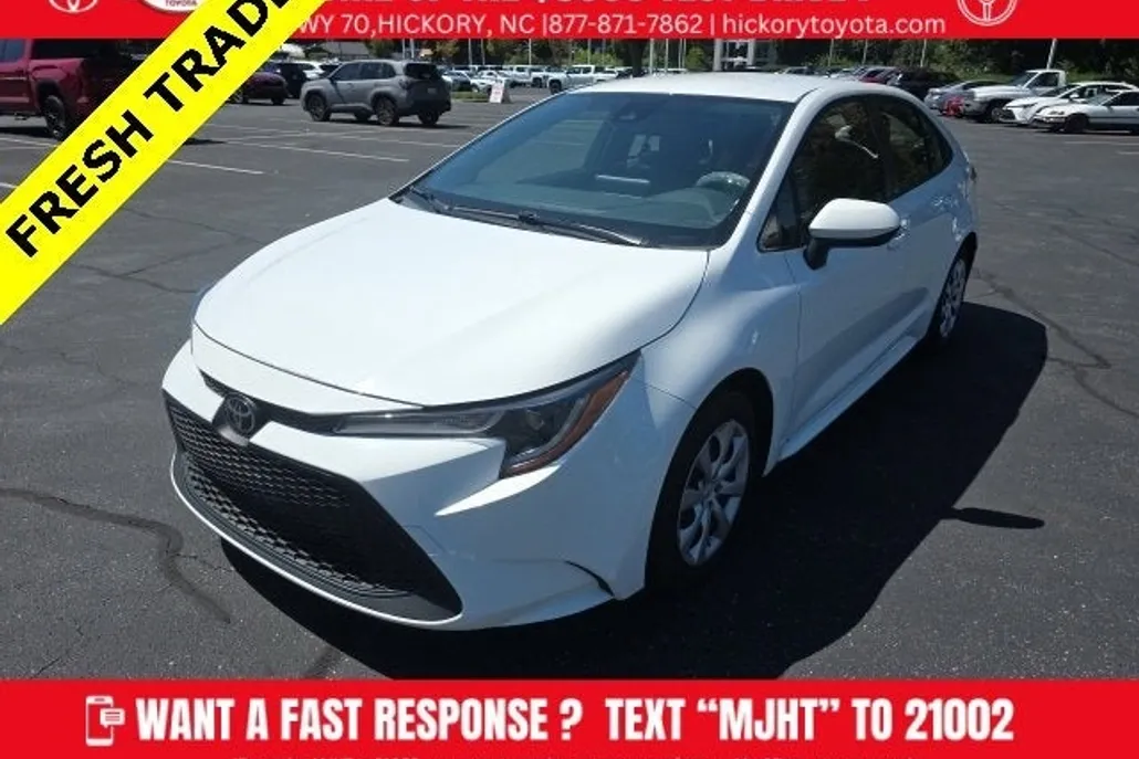 2022 Toyota Corolla LE photo 1