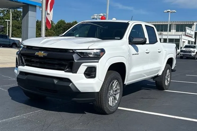 2026 Chevrolet Colorado LT photo 1
