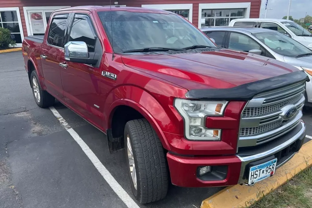 2016 Ford F-150 Platinum photo 1