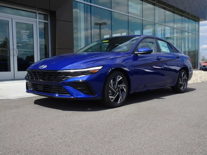 2025 Hyundai Elantra SEL Convenience photo 1