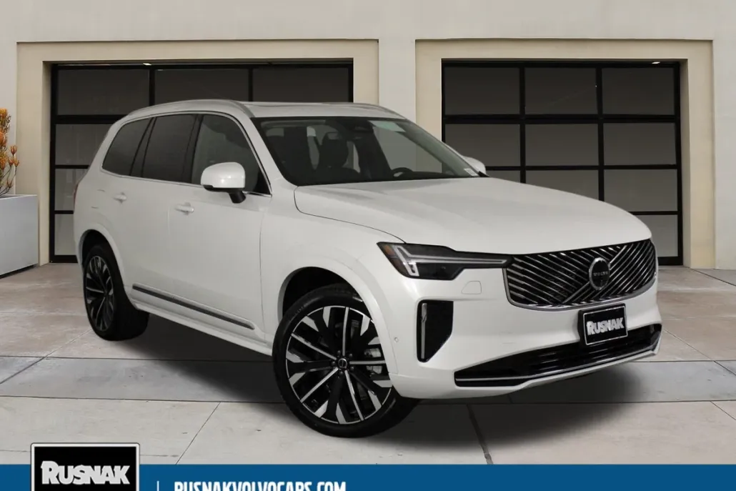 2025 Volvo XC90 Plus photo 1